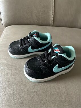 Nike Kids Black & Teal Low-Top Sneakers with Mint Accents